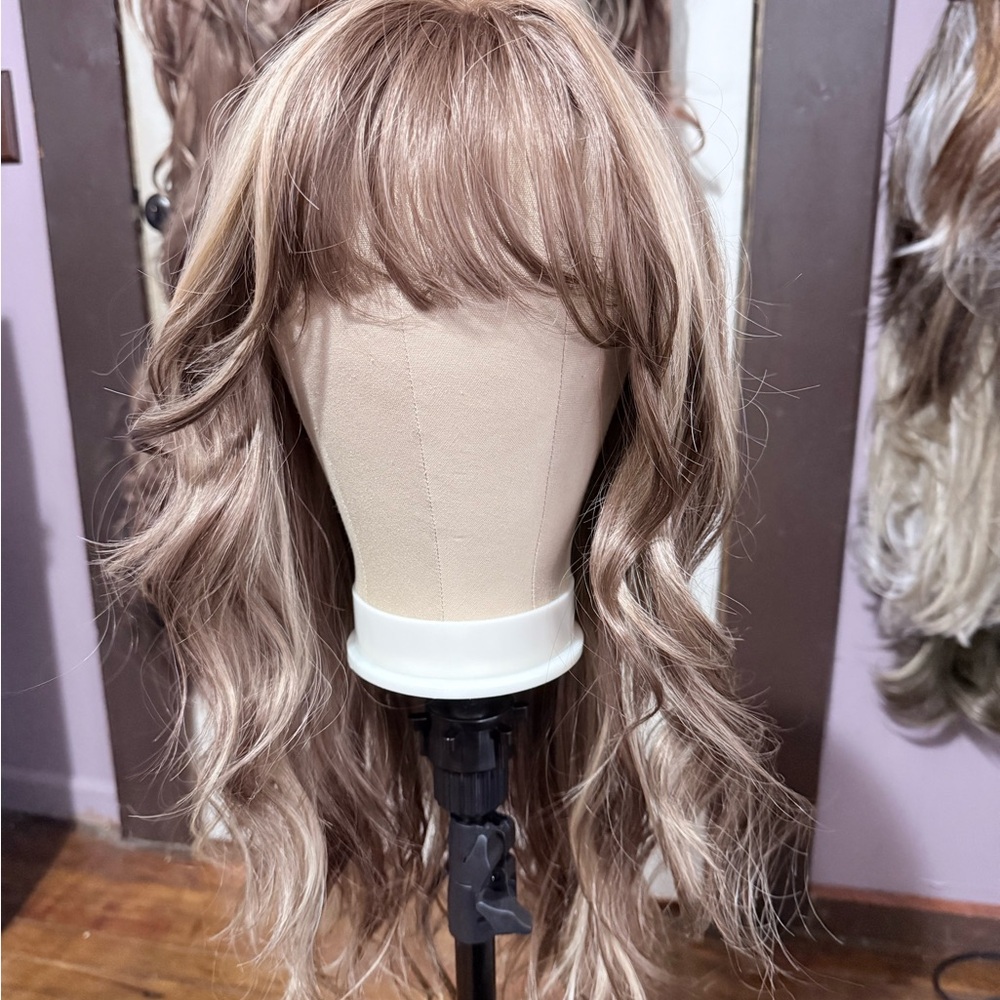 Women's Wavy Synthetic Wig with Bangs - Light Ash Brown